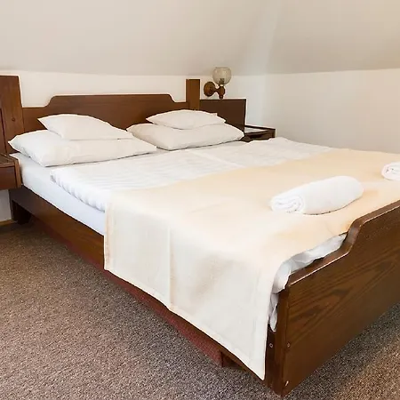 Laci Betyar بيت ريفي 3*